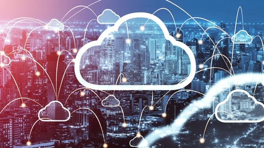 Datapilviä kaupungin päällä